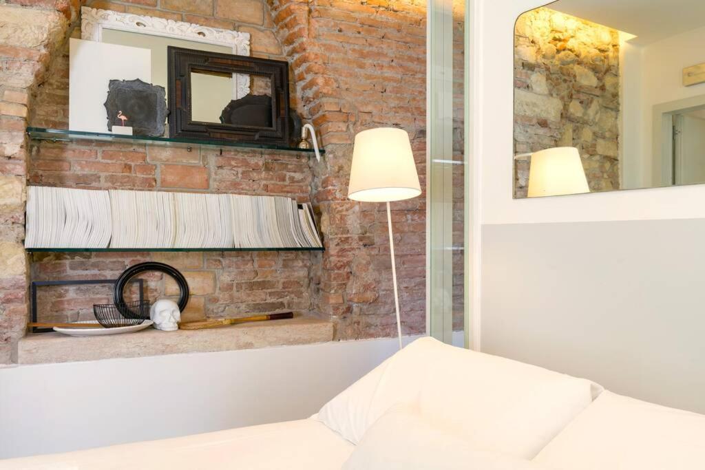Punto Luce Home In Center Of Верона Екстериор снимка