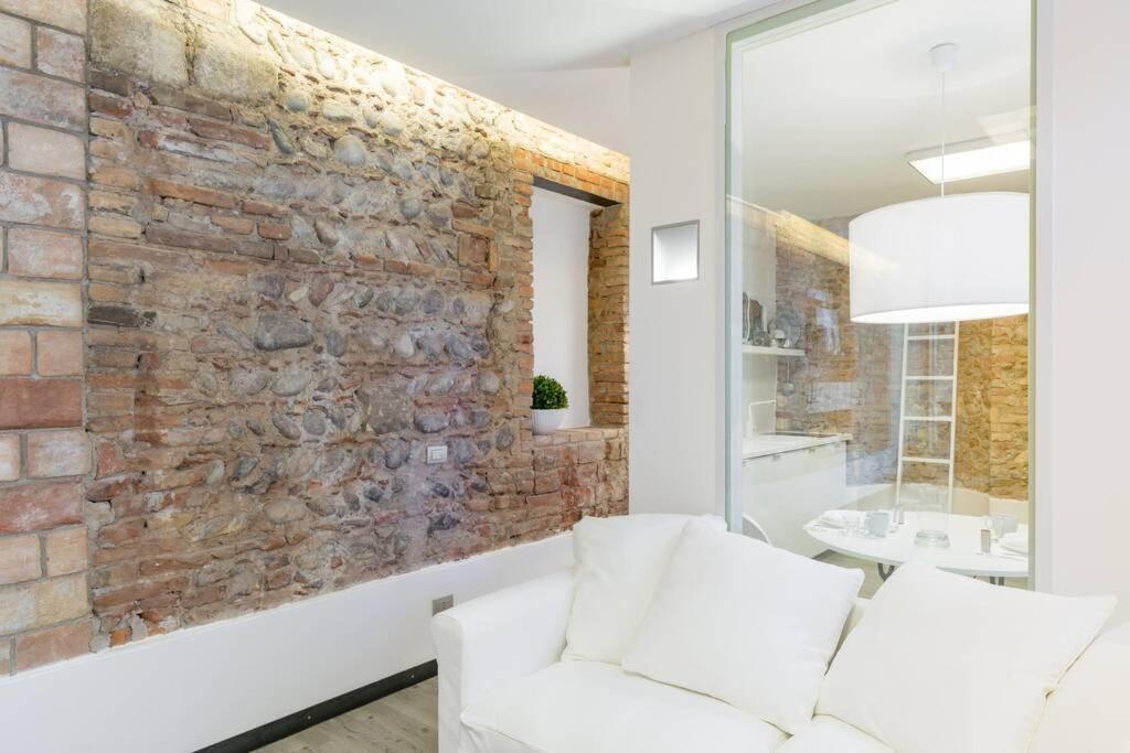 Punto Luce Home In Center Of Верона Екстериор снимка