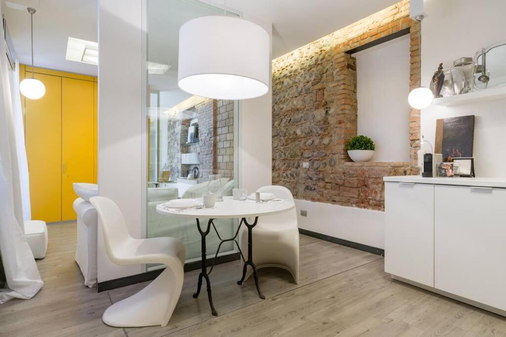 Punto Luce Home In Center Of Верона Екстериор снимка