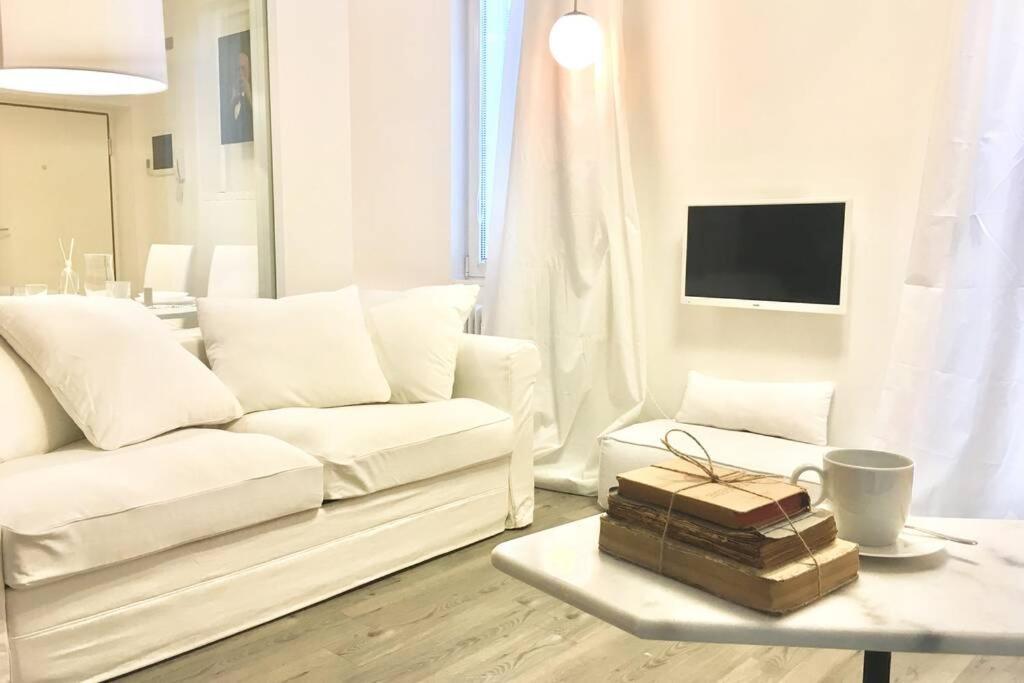 Punto Luce Home In Center Of Верона Екстериор снимка